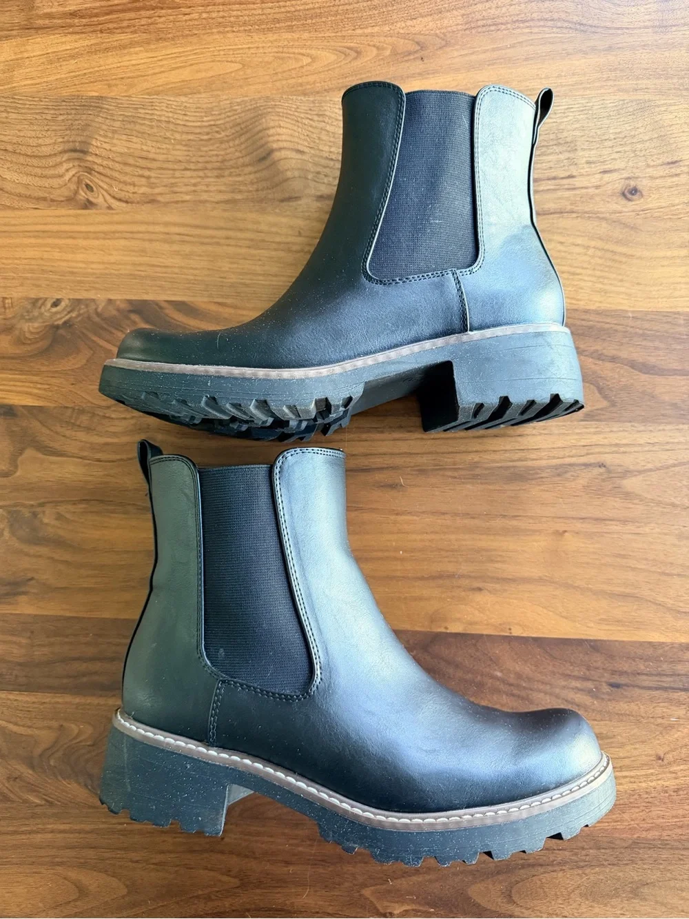 Universal Thread Women's Celina Ankle Chelsea Boots with Memory Foam Insole - 8W - Picture 6 of 8